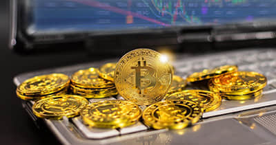 鲍威尔“变卦”暗示推迟降息！标普、纳指三连阴