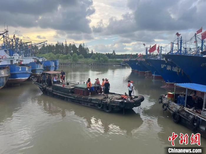 迎战台风“贝碧嘉” 上海崇明暖心故事驱散“风雨”