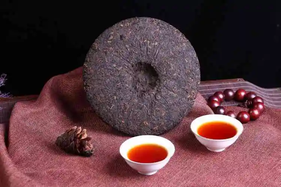 饭后一杯自然阳光汉方普苓茶，以茶之精萃化浊养胃乐享轻体生活
