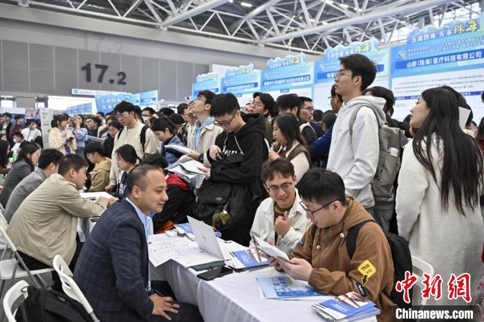广东“最强春招会”启动 超千家单位提供超5万个岗位